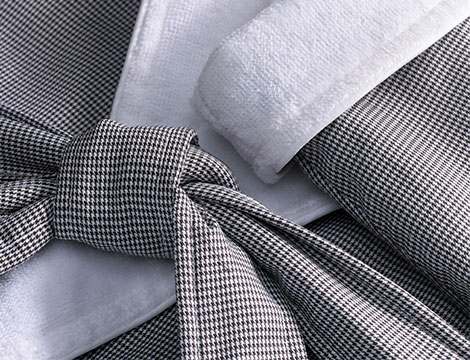 Micro Houndstooth Robe